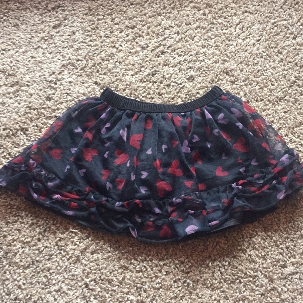 Black red white heart lined skirt fluffy ruffles